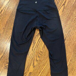 Black Lululemon cropped leggings